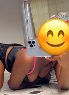 Mommy - escort in Accra Photo 3 of 5