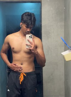 Momo - Male escort in Bangkok Photo 1 of 6