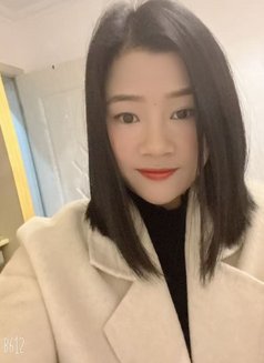 Momo - puta in Shanghai Photo 2 of 7