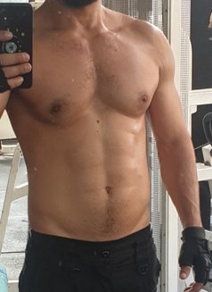 Momo - puta in Beirut Photo 1 of 2