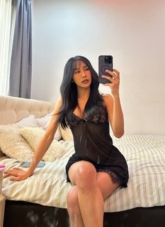 Monista VIP - Transsexual escort in Singapore Photo 14 of 18