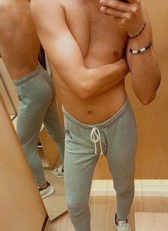 Momoo 1 - Acompañantes masculino in Beirut Photo 1 of 1