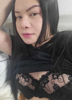 Mon Kamsalf - Transsexual escort in Bangkok Photo 2 of 3