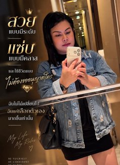 Mon Kamsalf - Transsexual escort in Bangkok Photo 4 of 5