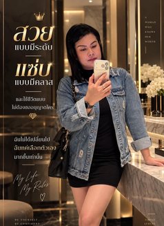 Mon Kamsalf - Transsexual escort in Bangkok Photo 5 of 5