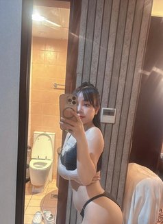 Mon - escort in Dubai Photo 1 of 5