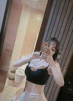 Mon - escort in Dubai Photo 4 of 5