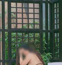 Mona - puta in Dubai