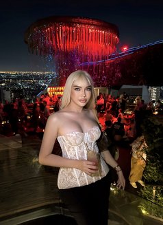 VIP model Mona - Transsexual escort in Abu Dhabi Photo 3 of 16