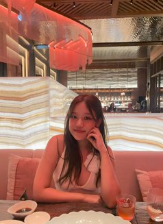 Mona - puta in Dubai Photo 3 of 5