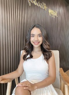 Mona - masseuse in Bangkok Photo 2 of 6