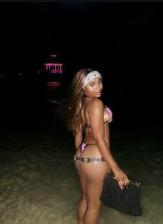 Mona - escort in Abidjan Photo 1 of 2