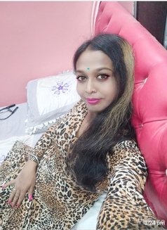 Mona - Transsexual escort in Kolkata Photo 2 of 3