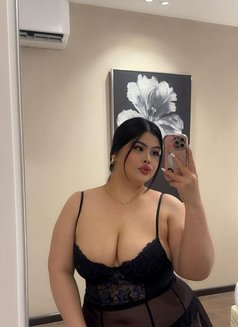 Mona Lux - puta in Riyadh Photo 2 of 12