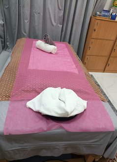 Party massage full service - escort in Al Manama Photo 8 of 24