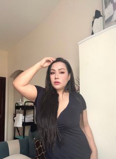 Mona masseuse - puta in Muscat Photo 3 of 5