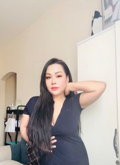 Mona masseuse - puta in Muscat Photo 4 of 5