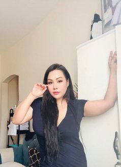 Mona masseuse - puta in Muscat Photo 5 of 5