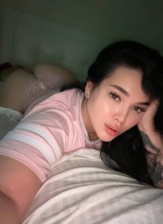 Mona - escort in Al Manama Photo 2 of 8