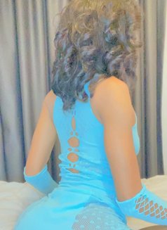 Mona - escort in Abu Dhabi Photo 2 of 3