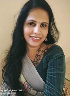 Monal - Transsexual companion in Bangalore Photo 1 of 17
