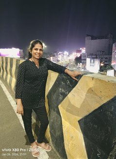 Monal - Transsexual companion in Bangalore Photo 4 of 17