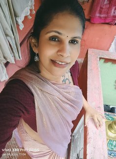 Monal - Transsexual companion in Bangalore Photo 9 of 17