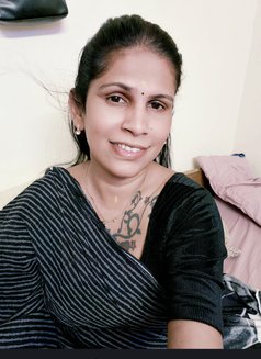 Monal - Transsexual companion in Bangalore Photo 16 of 17