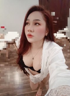 Money - escort in Jeddah Photo 9 of 12