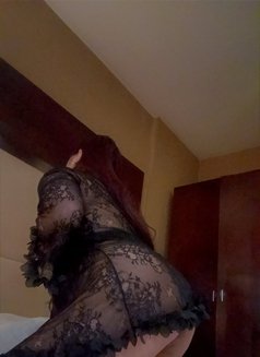 Money - escort in Riyadh Photo 8 of 9