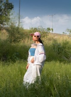 Moni - puta in New Delhi Photo 2 of 5