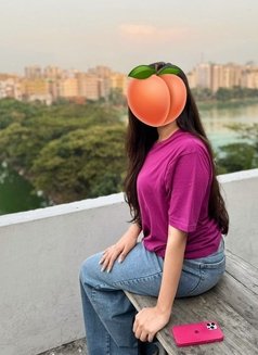 Moni Kapoor - escort in Noida Photo 4 of 7