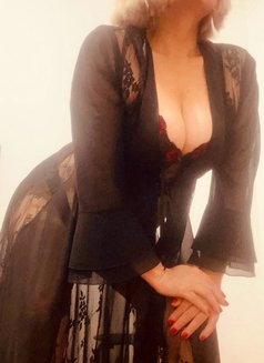 Monica - puta in Lisbon Photo 6 of 6