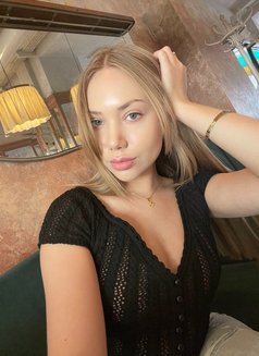 Monica - escort in Dubai Photo 4 of 11