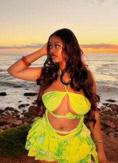 Monica - escort in Guangzhou Photo 2 of 4