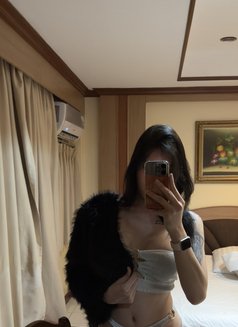 Monica Half Thai-Taiwan - puta in Jeddah Photo 10 of 13