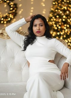 Monica Independent 5*star Luxury, Hotels - Agencia de putas in New Delhi Photo 1 of 5