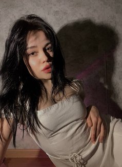 Monica - escort in Dubai Photo 3 of 12