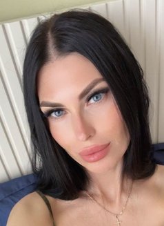 Monica - escort in Dubai Photo 2 of 2