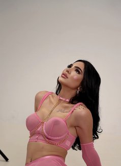 Monica - Transsexual escort in İstanbul Photo 4 of 14