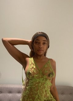 Monica - puta in Dubai Photo 4 of 6