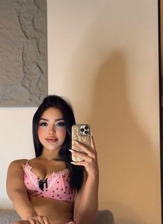 Monica - escort in Dubai Photo 3 of 4