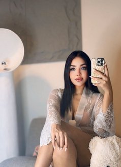 Monica - escort in Dubai Photo 7 of 9