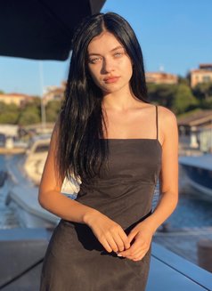 Monica - escort in Dubai Photo 1 of 6