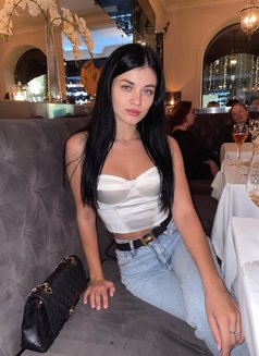 Monica - escort in Dubai Photo 2 of 6