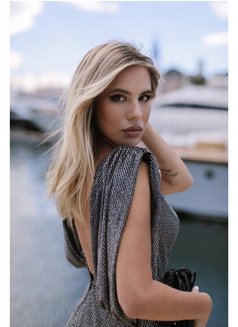 Monica - puta in Rome Photo 3 of 9