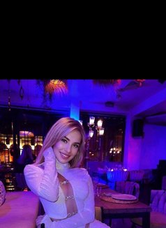 Monica - puta in Rome Photo 6 of 9