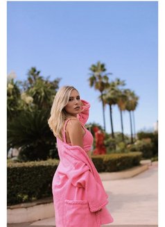 Monica - puta in Rome Photo 7 of 9