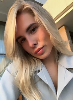 Monica - puta in Rome Photo 9 of 9