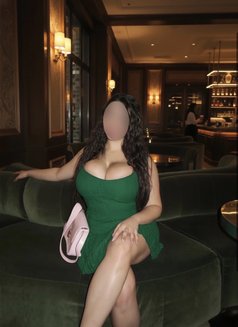 Natural Big Boobs - puta in Al Manama Photo 1 of 12